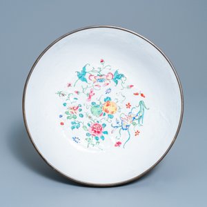 Un grand bol en émaux de Canton à décor de lettrés, Chine, Yongzheng/Qianlong — photo 6
