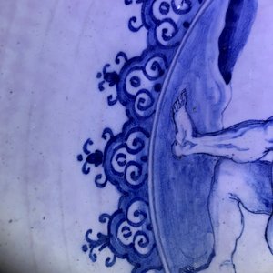 Un grand bol en faïence de Delft bleu et blanc à sujet maritime et figurant Atlas, 18ème — photo 11
