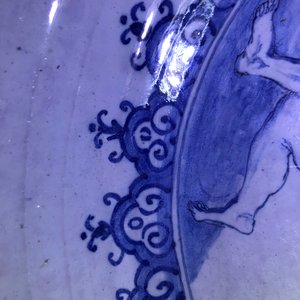 Un grand bol en faïence de Delft bleu et blanc à sujet maritime et figurant Atlas, 18ème — photo 12