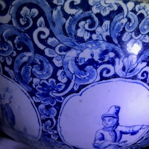 Un grand bol en faïence de Delft bleu et blanc à sujet maritime et figurant Atlas, 18ème — photo 20