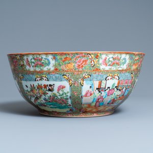 Un grand bol en porcelaine de Canton famille rose sur socle en bois, Chine, 19ème — photo 6