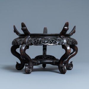 Un grand bol en porcelaine de Canton famille rose sur socle en bois, Chine, 19ème — photo 9