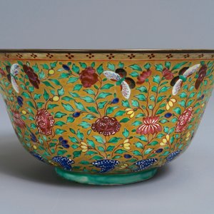 Un grand bol en porcelaine de Chine Bencharong pour le marché thai, 19ème — photo 3