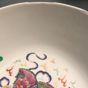 Un grand bol en porcelaine de Chine Bencharong pour le marché thai, marque de Yongzheng, 19ème — photo 8
