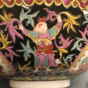 Un grand bol en porcelaine de Chine Bencharong pour le marché thai, marque de Yongzheng, 19ème — photo 14