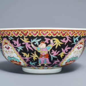 Un grand bol en porcelaine de Chine Bencharong pour le marché thai, marque de Yongzheng, 19ème — photo 2
