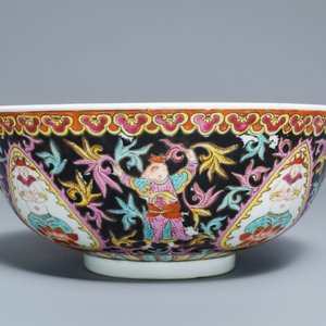 Un grand bol en porcelaine de Chine Bencharong pour le marché thai, marque de Yongzheng, 19ème — photo 3