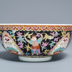 Un grand bol en porcelaine de Chine Bencharong pour le marché thai, marque de Yongzheng, 19ème — photo 5