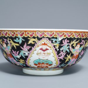 Un grand bol en porcelaine de Chine Bencharong pour le marché thai, marque de Yongzheng, 19ème — photo 6