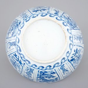 Un grand bol en porcelaine de Chine bleu et blanc de type Kraak, Dynastie Ming, Wanli — photo 7