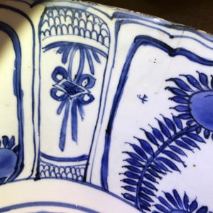Un grand bol en porcelaine de Chine bleu et blanc de type Kraak, Wanli — photo 13