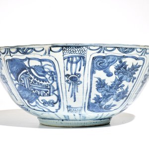 Un grand bol en porcelaine de Chine bleu et blanc de type Kraak, Wanli — photo 3