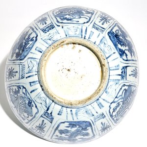Un grand bol en porcelaine de Chine bleu et blanc de type Kraak, Wanli — photo 7