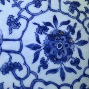 Un grand bol en porcelaine de Chine bleu et blanc, Kangxi — photo 11