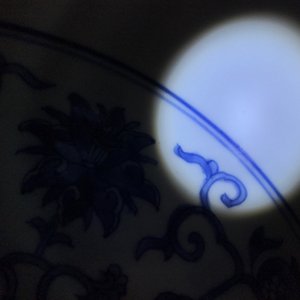 Un grand bol en porcelaine de Chine bleu et blanc, Kangxi — photo 10