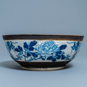 Un grand bol en porcelaine de Chine en bleu et blanc dite 'de Nankin', 19ème — photo 5