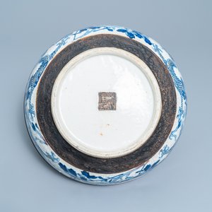 Un grand bol en porcelaine de Chine en bleu et blanc dite 'de Nankin', 19ème — photo 7