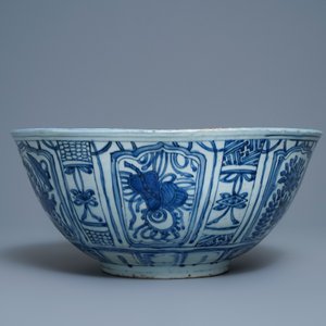 Un grand bol en porcelaine de Chine en bleu et blanc, Wanli — photo 6