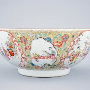 Un grand bol en porcelaine de Chine famille rose à décor mandarin, Qianlong, 18ème — photo 5