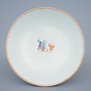 Un grand bol en porcelaine de Chine famille rose à décor mandarin, Qianlong, 18ème — photo 7