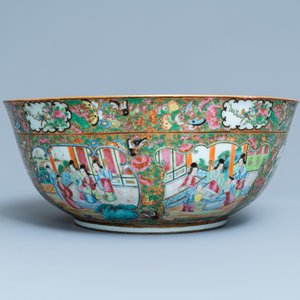 Un grand bol en porcelaine de Chine famille rose de Canton orné d'un monogramme, 19ème — photo 3