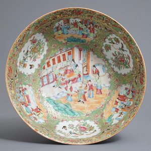 Un grand bol en porcelaine de Chine famille rose de Canton, 19ème — photo 8