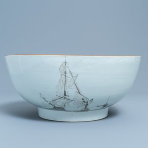 Un grand bol en porcelaine de Chine famille rose et grisaille à décor de la bataille navale de Cartagène, Qianlong — photo 3