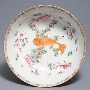 Un grand bol en porcelaine de Chine famille rose, Yongzheng — photo 5