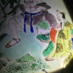 Un grand bol en porcelaine de Chine famille verte aux figures dans un paysage, Kangxi — photo 11