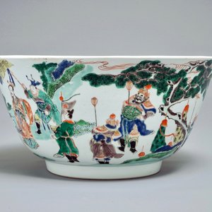 Un grand bol en porcelaine de Chine famille verte aux figures dans un paysage, Kangxi — photo 4