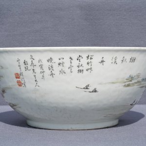 Un grand bol en porcelaine de Chine qianjiang cai à décor d'un paysage, 20ème — photo 9