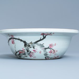 Un grand bol en porcelaine de Chine qianjiang cai à décor d'une artiste et son élève, 19/20ème — photo 3