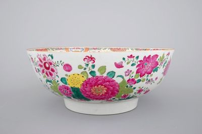 Un grand bol profond en porcelaine de Chine famille rose, Qianlong, 18ème