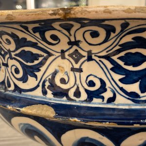 Un grand bol sur piedouche en majolique italienne figurant Amor, Montelupo ou Caffagiolo, 1ère moitié du 16ème — photo 23