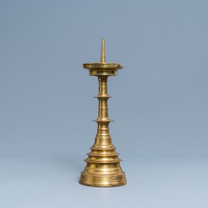 Un grand bougeoir en bronze, Flandres, 16ème — photo 5