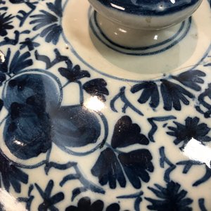 Un grand bouillon et son couvercle en faïence de Delft bleu et blanc, 18ème — photo 9
