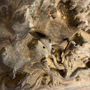 Un grand brûle-parfum couvert en bronze à décor d'animaux dans un paysage montagneux, Ming — photo 17