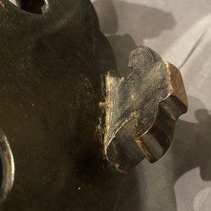 Un grand brûle-parfum couvert en bronze sur socle en bois sculpté, Chine, Ming — photo 56