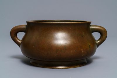 Un grand brûle-parfum en bronze, marque de Xuande, Chine, 18ème