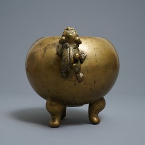 Un grand brûle-parfum en bronze sur socle, Chine, 19ème — photo 3