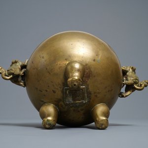 Un grand brûle-parfum en bronze sur socle, Chine, 19ème — photo 7