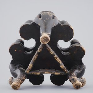 Un grand brûle-parfum en bronze sur socle en bois, Chine, 17/18ème — photo 6