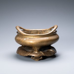 Un grand brûle-parfum en bronze sur son socle, Chine, marque de Chenghua, 17/18ème — photo 1