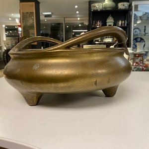 Un grand brûle-parfum en bronze sur son socle, Chine, marque de Chenghua, 17/18ème — photo 17