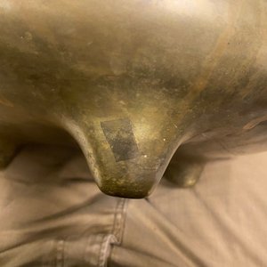 Un grand brûle-parfum en bronze sur son socle, Chine, marque de Chenghua, 17/18ème — photo 9