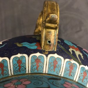 Un grand brûle-parfum en émaux cloisonnés à décor de lotus, Ming/Qing — photo 20