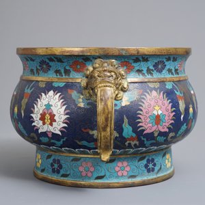 Un grand brûle-parfum en émaux cloisonnés à décor de lotus, Ming/Qing — photo 5