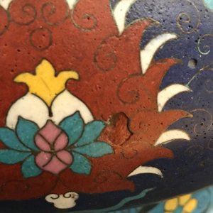 Un grand brûle-parfum en émaux cloisonnés à décor de lotus, Ming/Qing — photo 9