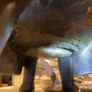 Un grand brûle-parfum en forme de lion en bronze, Chine, Ming — photo 14