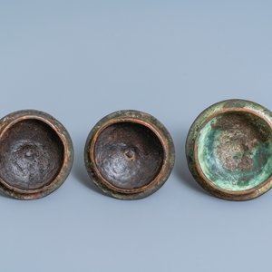 Un grand brûle-parfum en forme de lion en bronze, Chine, Ming — photo 9